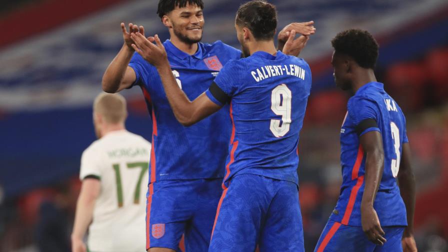Como capitán, Maguire aporta gol; Inglaterra vence a Irlanda