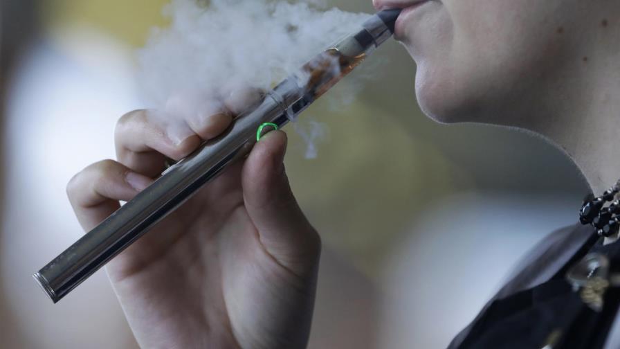 Michigan: Bloquean prohibición a productos de vapeadores