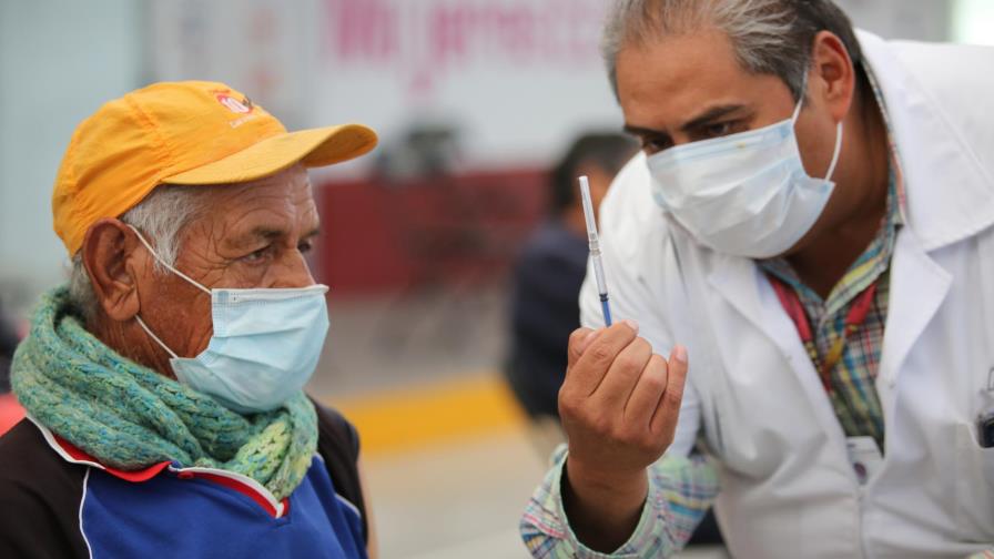 Programa de vacunación en México tiene aciertos y problemas