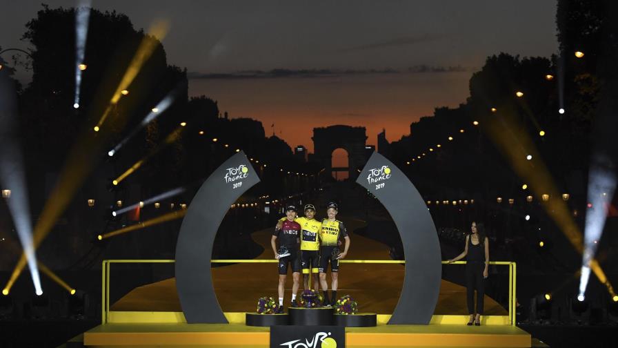 Presidente colombiano autoriza entrenamientos de ciclistas