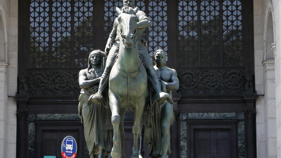 Museo retirará controvertida estatua de Roosevelt