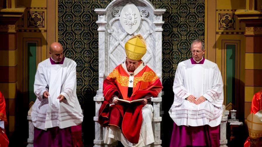 El papa concluye visita a Tailandia con su homenaje a la minoría católica El papa concluye visita a Tailandia con su homenaje a la minoría católica