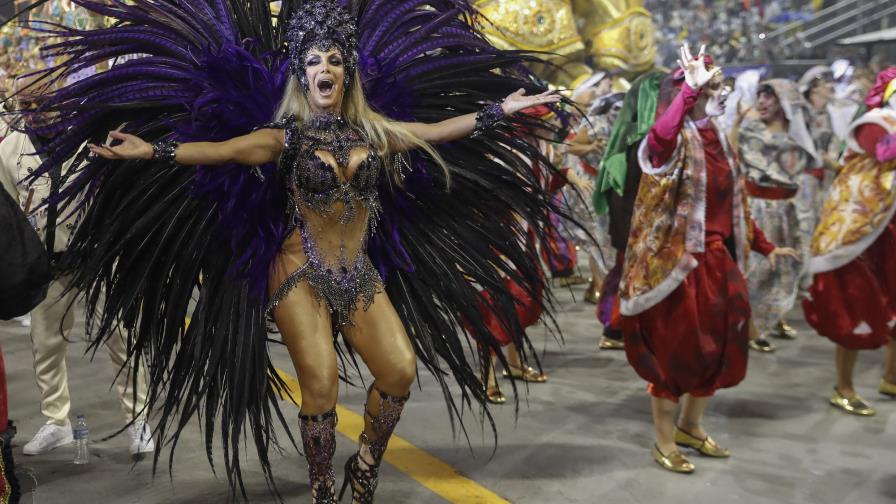 Bailarina transgénero sacude tabúes en el carnaval de Brasil Bailarina transgénero sacude tabúes en el carnaval de Brasil