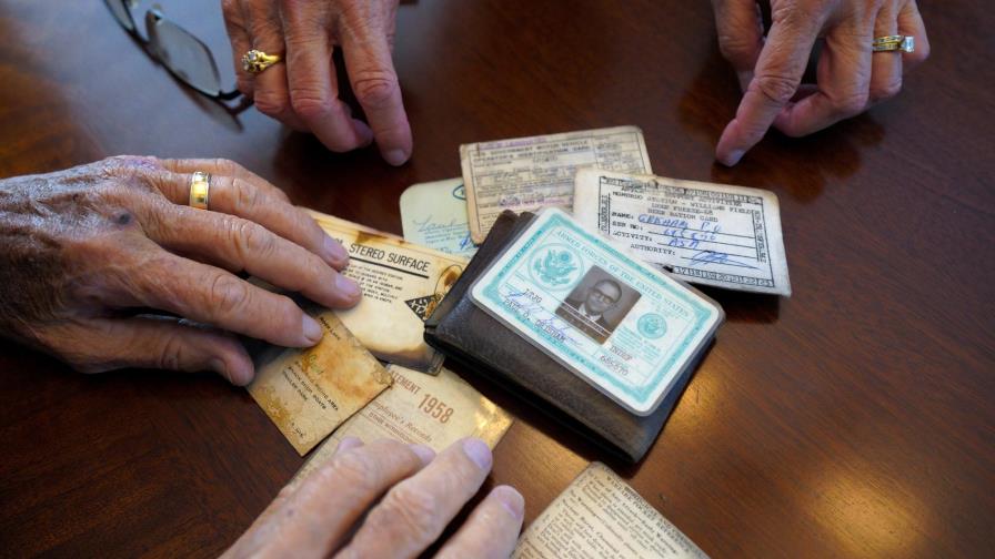 Hombre recupera billetera perdida hace 53 años en Antártida