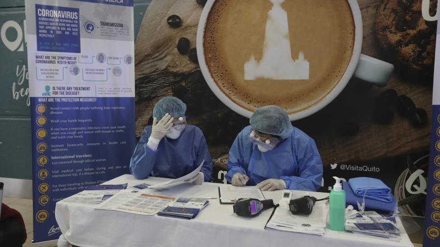 Ecuador: desinfectan transporte público por coronavirus