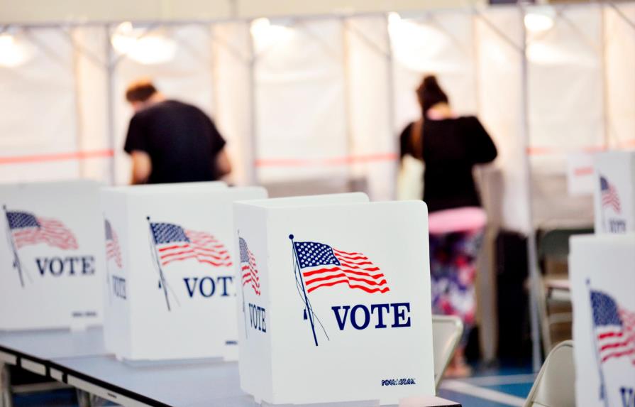 Encuesta: Mayoría votaría antes de día de elecciones en EEUU