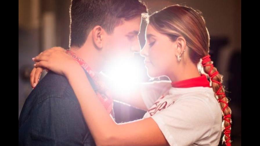 Paulina Goto en una historia de amor con el cantante Caztro