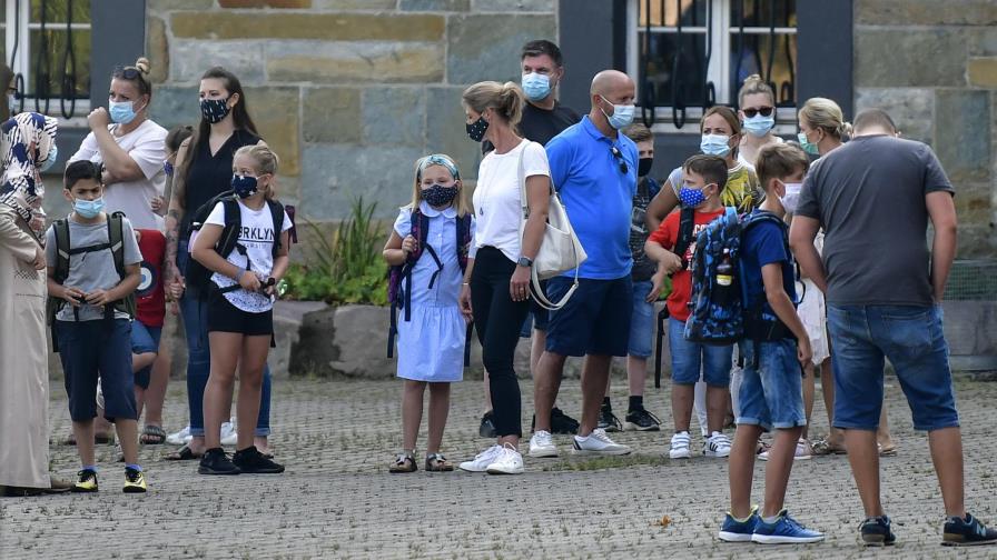 OMS: Niños entre 6 y 11 años también deben usar mascarillas