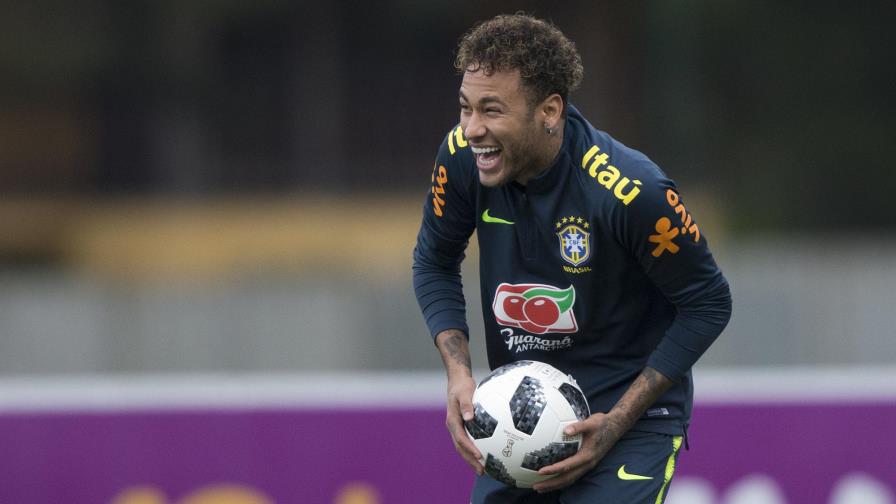 Regreso de Neymar al París Saint-Germain pone a prueba al técnico Tuchel