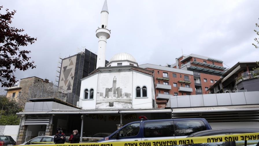 Albania: Hombre apuñala a 5 personas en una mezquita
