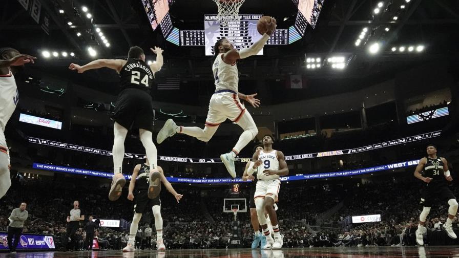 Knicks borran déficit de 21 puntos y vencen a Bucks Knicks borran déficit de 21 puntos y vencen a Bucks