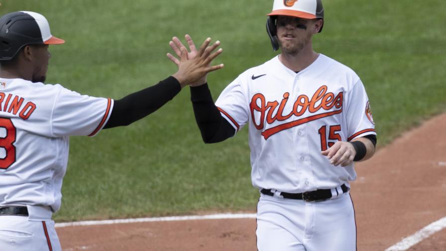 Ruiz y Eshelman ayudan a Orioles a vencer 5-4 a Medias Rojas