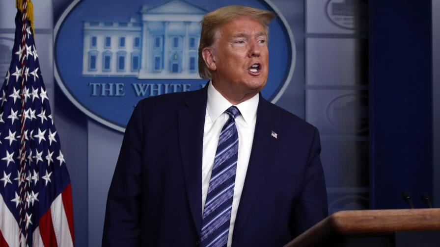 Trump decide suspender 60 días emisión de green cards