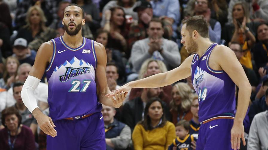 Jazz frenan remontada tardía de Warriors mermados por bajas