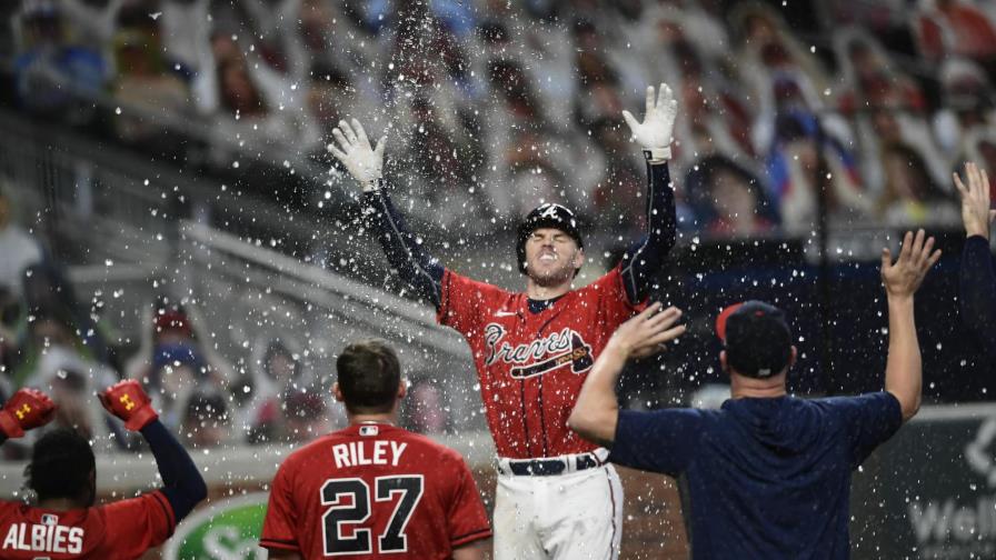 Freeman conecta jonrón en la 11ma; Bravos se imponen