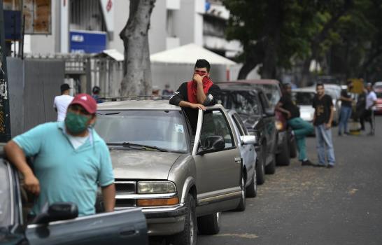 Venezuela celebra atraque de petrolero con gasolina de Irán