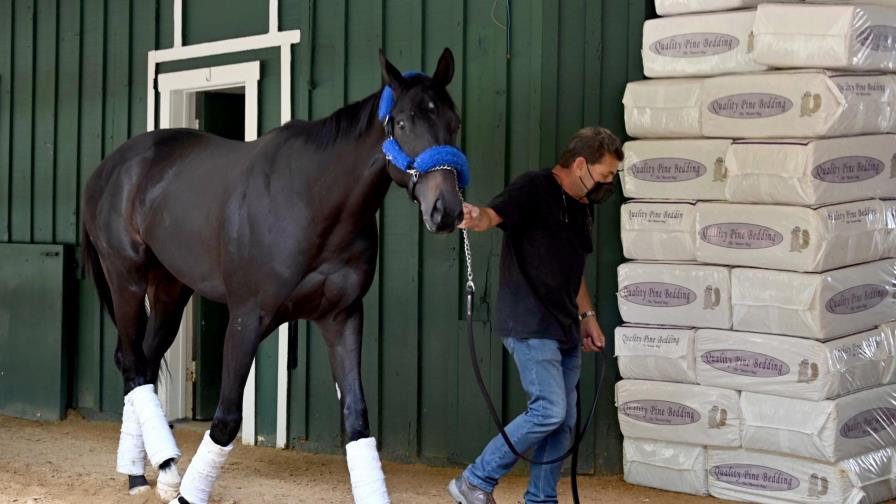 Medina Spirit se dirige al Preakness sin su entrenador
