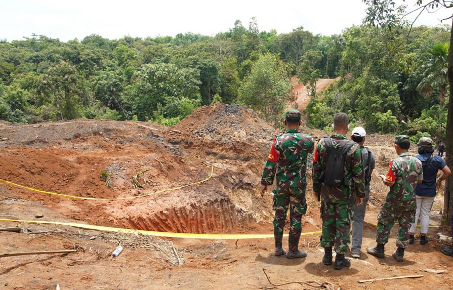 Mueren 11 mineros por un alud de tierra en Indonesia