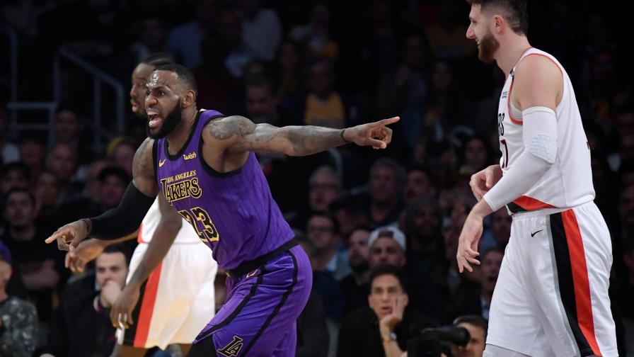 LeBron anota 44 y supera a Chamberlain y Lakers vencen a Blazers LeBron anota 44 y supera a Chamberlain y Lakers vencen a Blazers