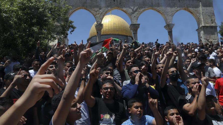 Palestinos chocan con policía israelí en Jerusalén Palestinos chocan con policía israelí en Jerusalén
