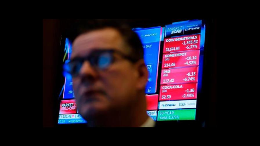Wall Street se hunde un 7 % en apertura y se paralizan operaciones 15 minutos Wall Street se hunde un 7 % en apertura y se paralizan operaciones 15 minutos