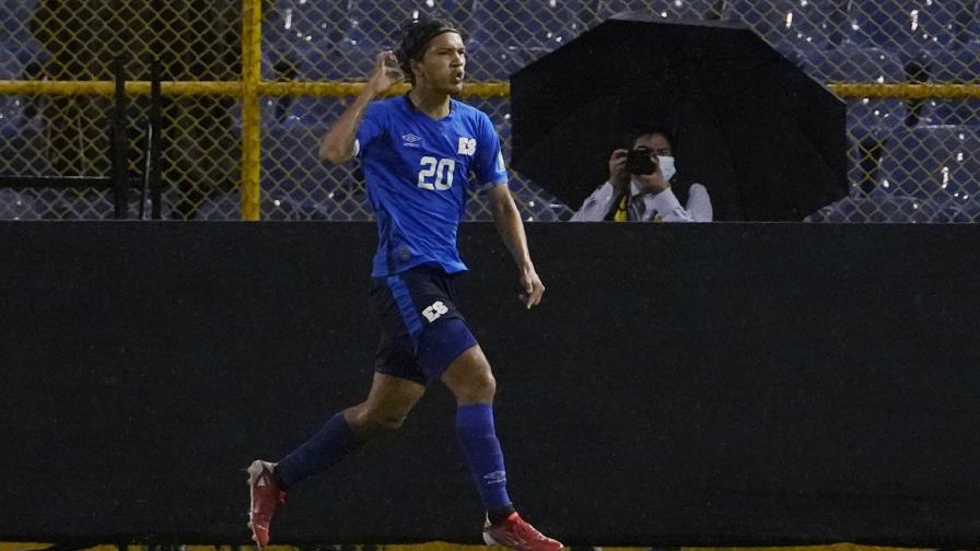 El Salvador supera a Panamá y se trenza en la pelea El Salvador supera a Panamá y se trenza en la pelea