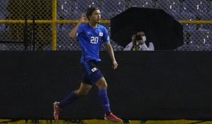 El Salvador supera a Panamá y se trenza en la pelea