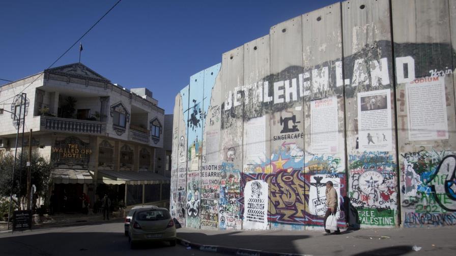 Banksy exhibe controversial Nacimiento en Belén