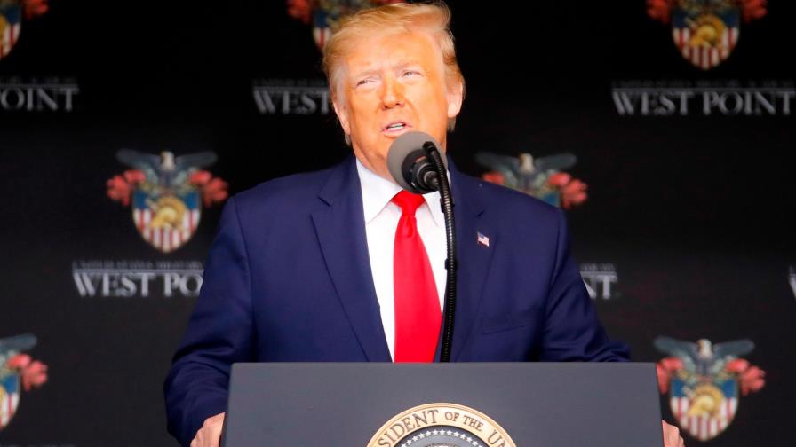 Trump cumple 74 años y niega estar mal físicamente, tras incidente en West Point Trump cumple 74 años y niega estar mal físicamente, tras incidente en West Point