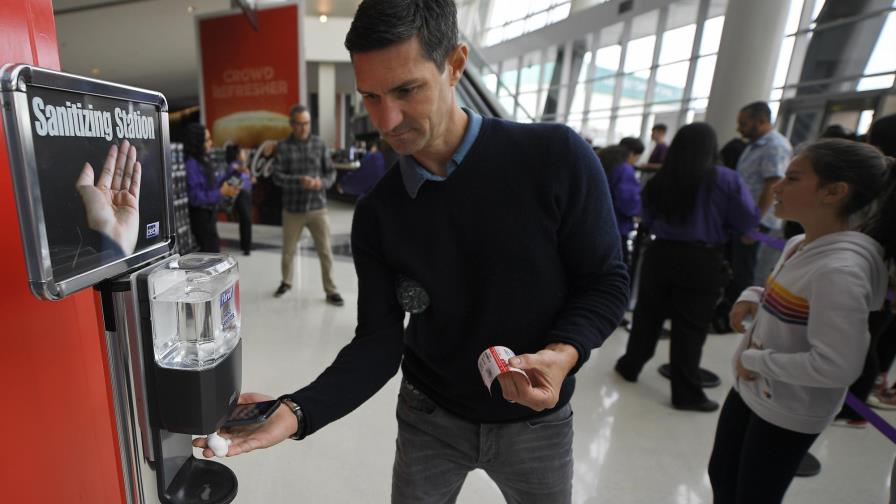 NBA pide a jugadores evitar palmadas, por coronavirus NBA pide a jugadores evitar palmadas, por coronavirus