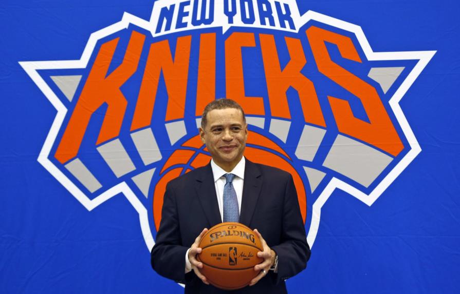Scott Perry se queda otro año como gerente de Knicks 