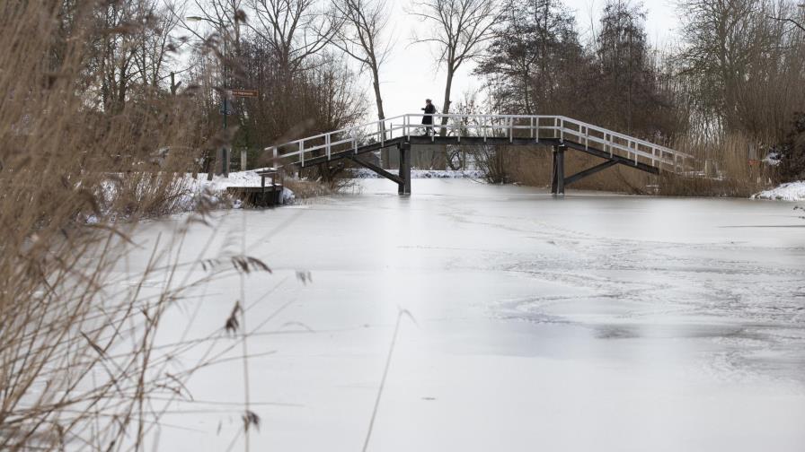 Pese a la pandemia, los holandeses quieren patinar en hielo
