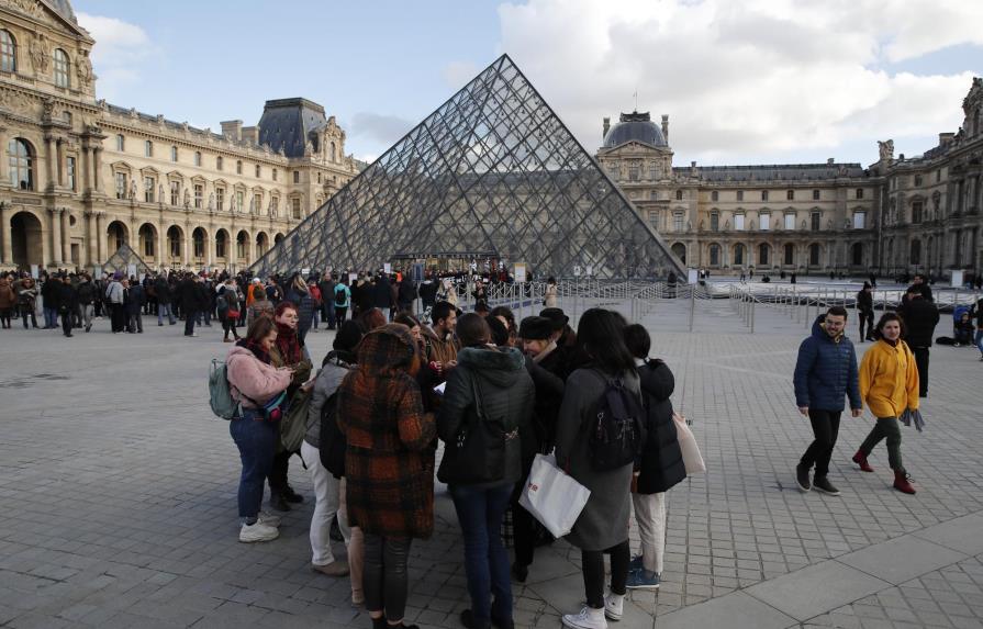 Cierra museo Louvre mientras siguen las huelgas en Francia