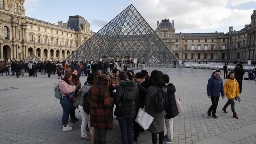 Cierra museo Louvre mientras siguen las huelgas en Francia