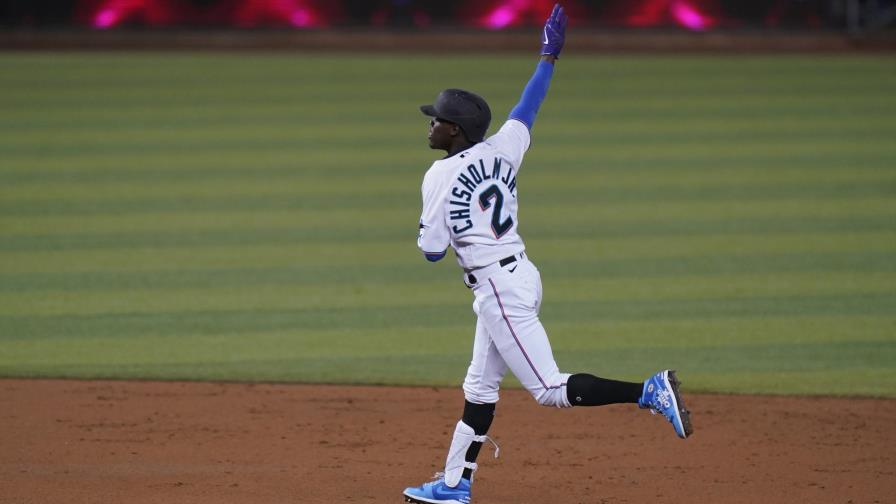 Dominicano Marte pega 4 hits y Marlins aplastan 11-4 a Rockies