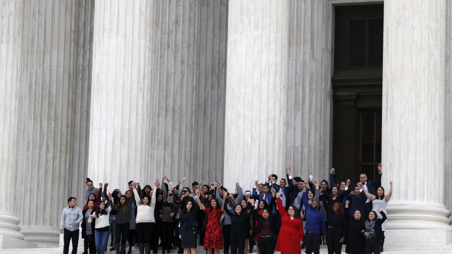 Conservadores de corte de EEUU apoyan final de programa DACA Conservadores de corte de EEUU apoyan final de programa DACA