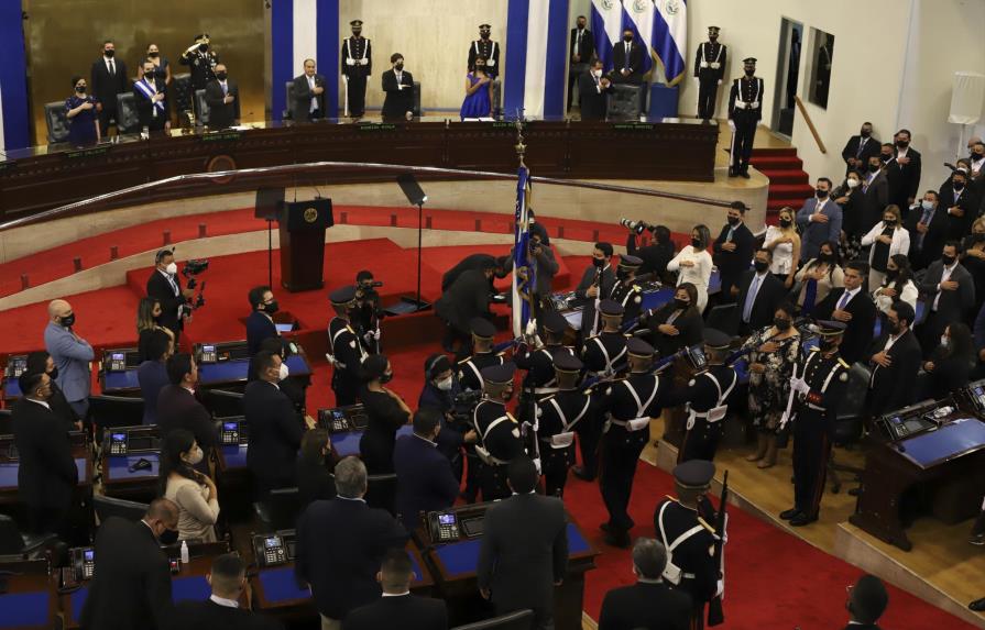 Congreso salvadoreño reelige al presidente de Corte Suprema