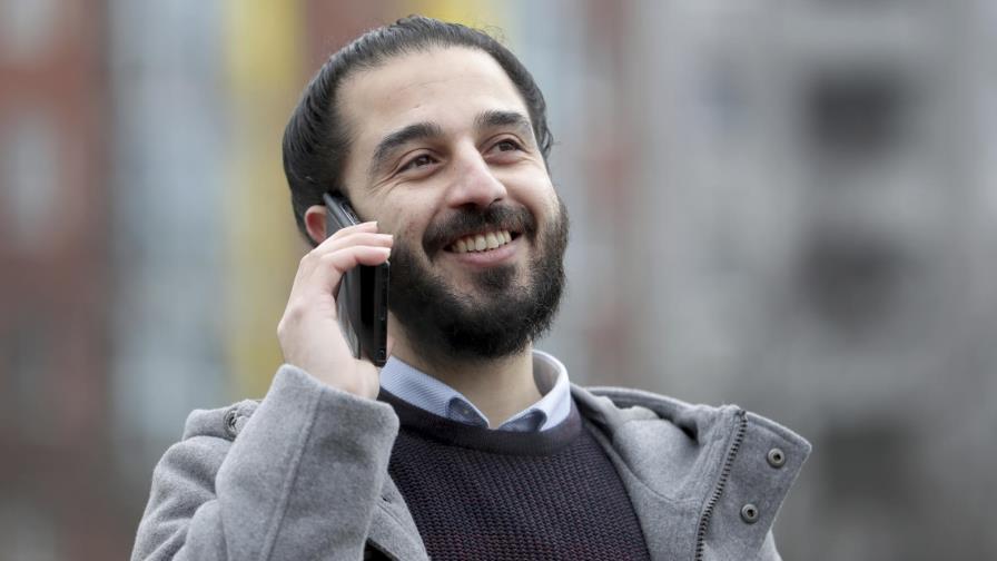 Refugiado sirio busca una banca en el Parlamento alemán
