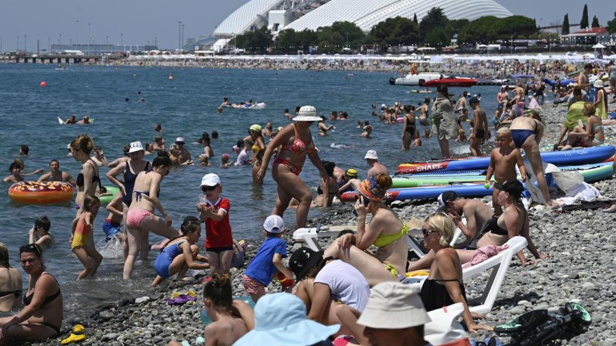 Ignoran medidas sanitarias en playas de Rusia y Ucrania Ignoran medidas sanitarias en playas de Rusia y Ucrania