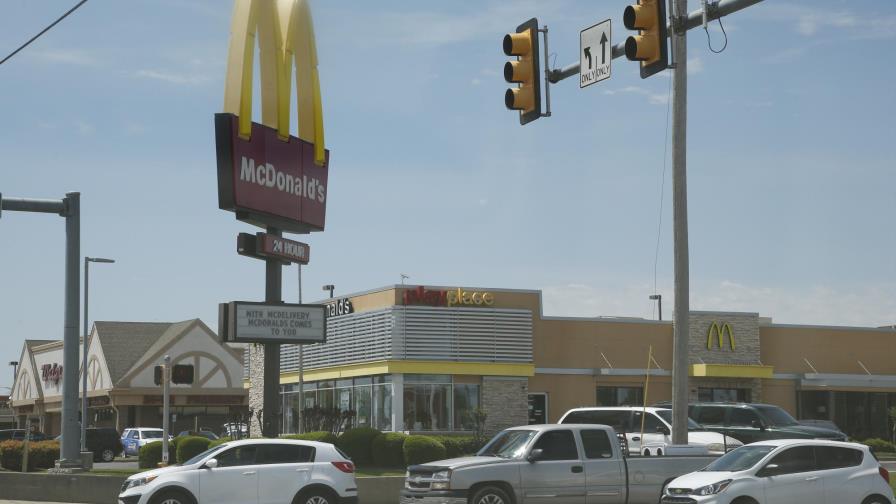 Tiroteo por medidas de COVID en McDonalds deja 3 heridos