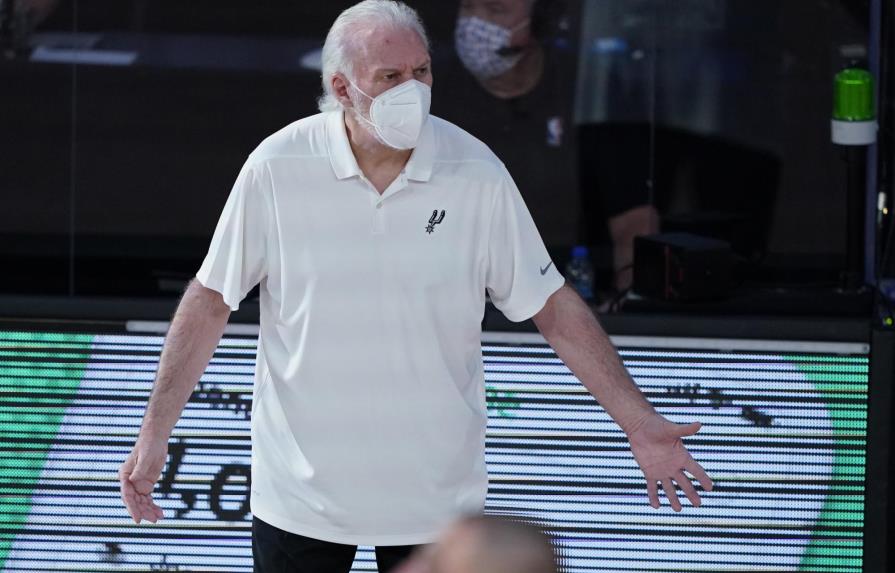 Coaches de la NBA tendrán que portar mascarillas