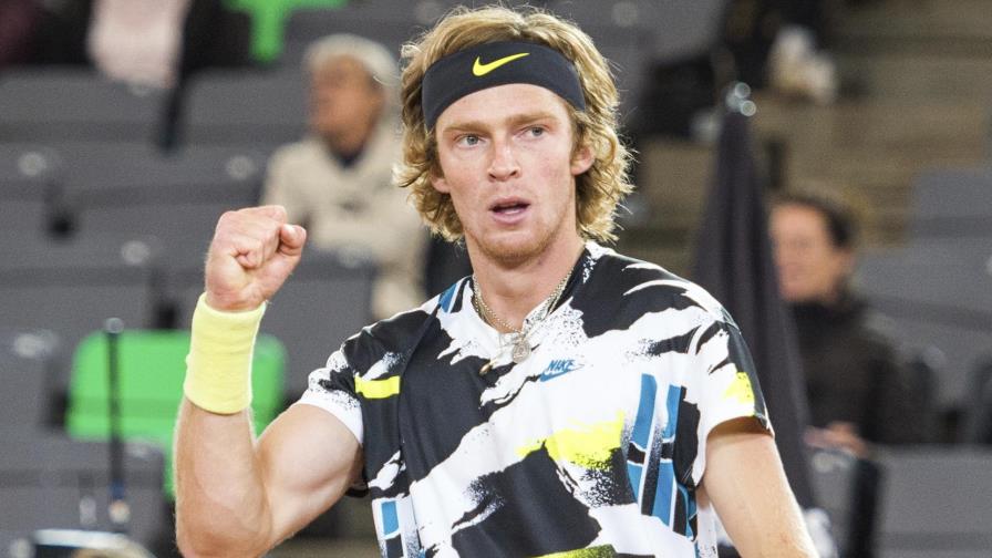 Garín cae ante Tsitsipas en la semifinal de Hamburgo Garín cae ante Tsitsipas en la semifinal de Hamburgo