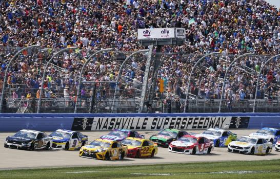 Copropietario de NASCAR Pitbull regresa al escenario