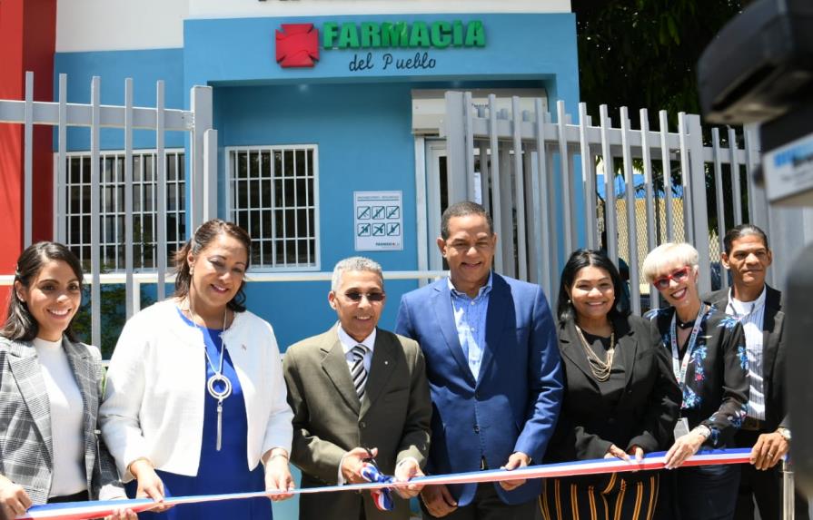 Promese/Cal inaugura dos “Farmacia del Pueblo” que beneficiarán a más de 600 mil personas en Santiago