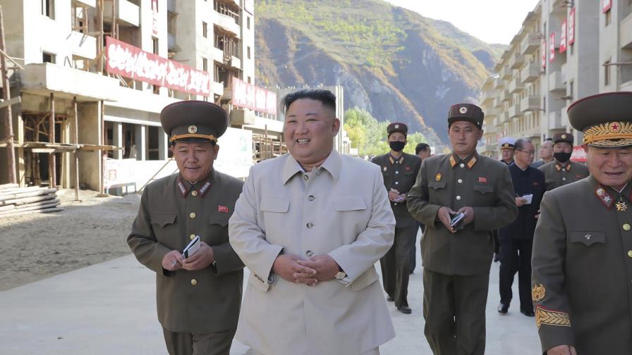 Líder norcoreano visita zona golpeada por tifón; reprende