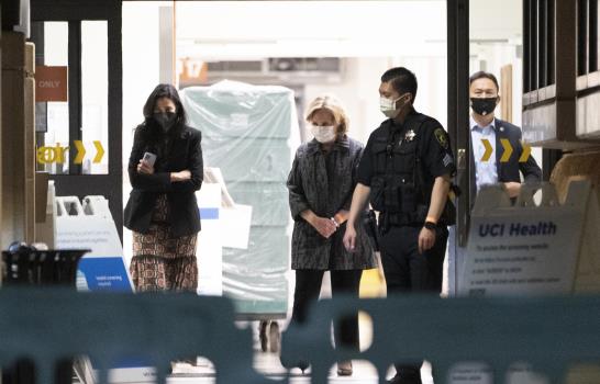 El expresidente Clinton sale de hospital en California