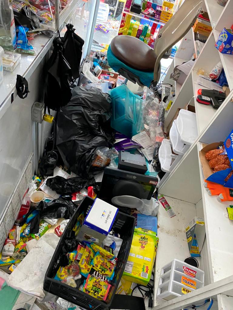 Así quedó el interior de la bodega de Enmanuel Uceta en Filadelfia.