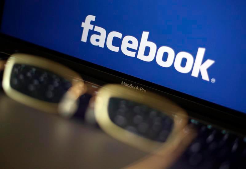 Una empresa que comparte datos con Facebook debe informar a los afectados