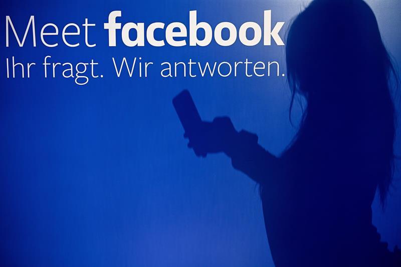 Alemania restringe a Facebook recoplación de datos de usuarios