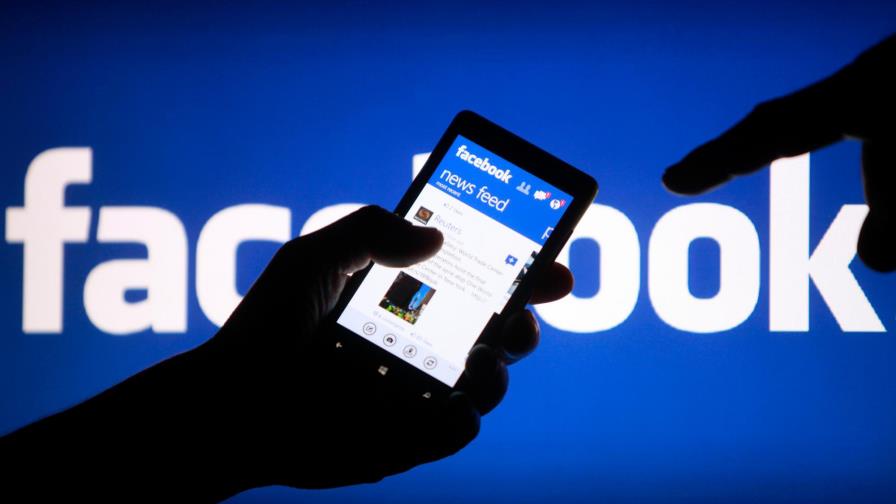 Biden reclama a Facebook “hacer algo contra la desinformación” sobre covid-19